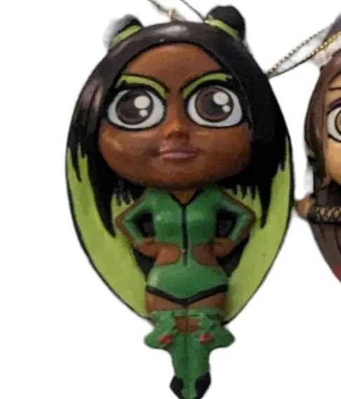 WWE Naomi Elf Adorno de Navidad Lucha Libre 2018 Clay Ilconics Luchador Smackdown Foto 4 de 4