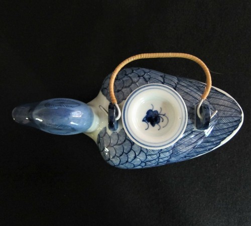 Decorative Duck Teapot & Lid Blue on White China Hand Painted 16 fl oz. - Picture 6 of 12