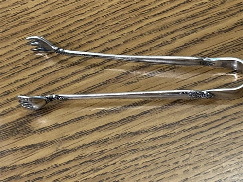International Prelude Sterling Silver tongs 34 grams in weight no monogram on it