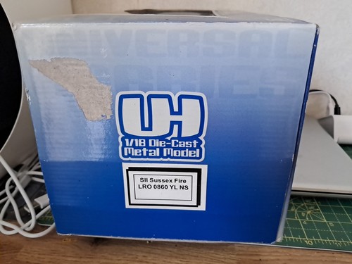 Universal Hobbies Scala 1/18 - Land Rover Serie II Pick Up (danni alla scatola) - Foto 4 di 7