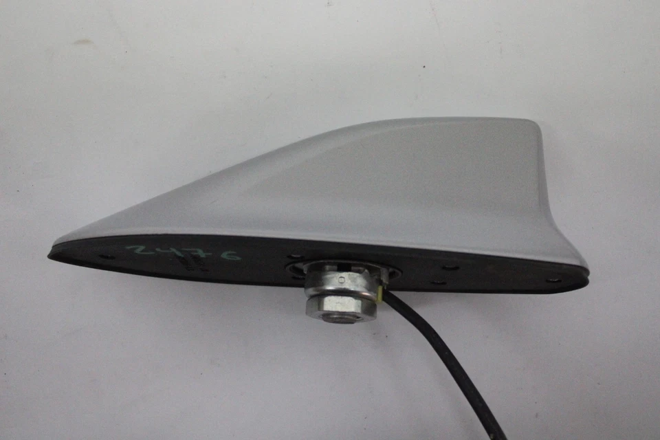 Antena de techo Scion Im Shark Fin 2016 plateada 1F7 OEM 2016 Foto 4 de 4