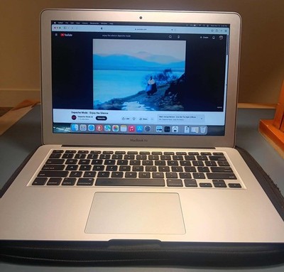 Apple MacBook Air 13'' A1466 Laptop Silver Early 2015 250GB SSD w/ Charger bundle