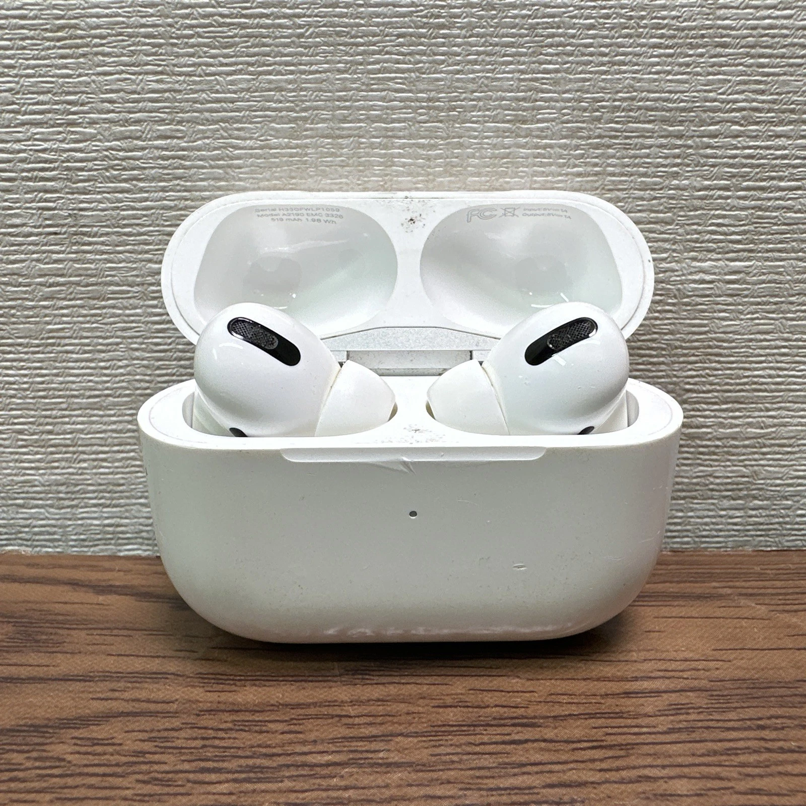 Apple AirPods Pro 1st Generation Earbuds A2190 include Charging Case / READ