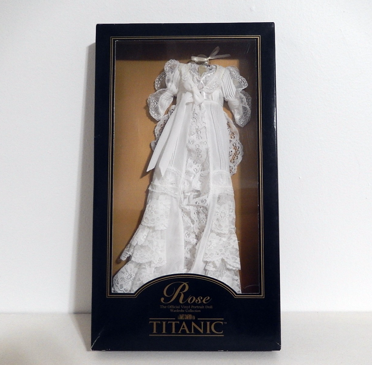 The Franklin Mint : Titanic White Dressing Gown Ensemble 16