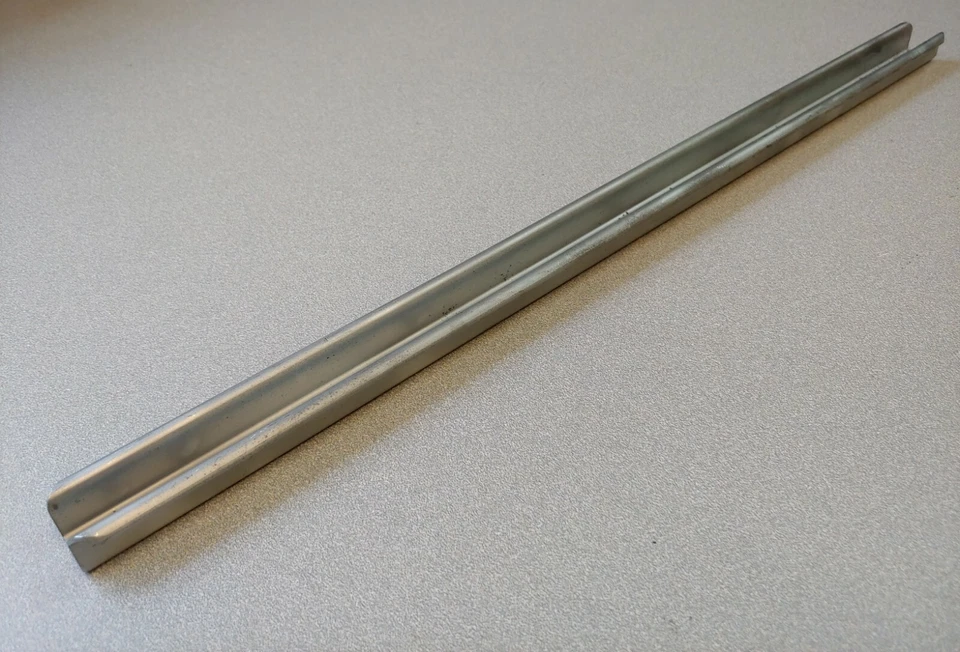 MUY BONITO RIEL DE ASIENTO INFERIOR ORIGINAL PORSCHE 356B T-6 356C 356SC 911 912 SWB NLA Foto 2 de 4