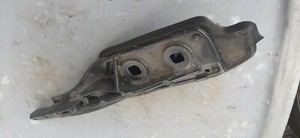 06-12 Toyota RAV4 Roof Rack: Driver Left Rear Main Bar / Rail End Mount