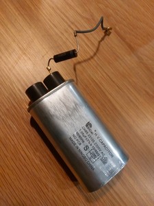 Hochspannungskondensator 0,85µF 2300V + HV Diode RG805 Mikrowelle