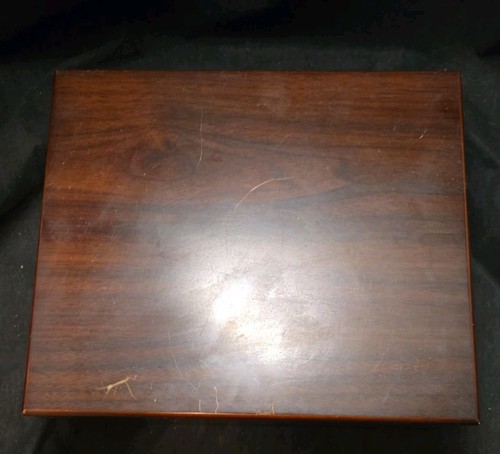 Vintage Collectible Mahogony Box (L)