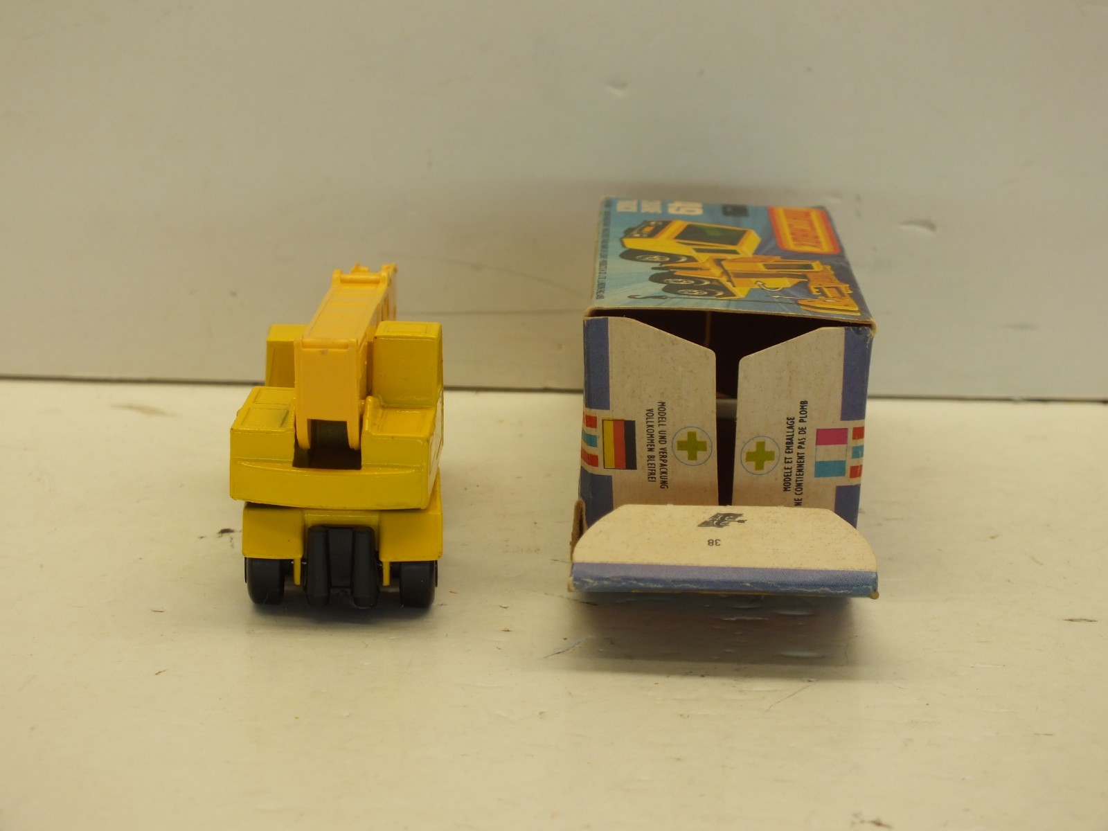LESNEY MATCHBOX SUPERFAST NO49 CRANE TRUCK EXCELLENT BOXED (L726)