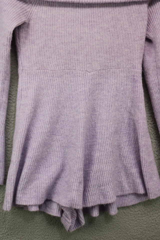 Suéter Mameluco Urban Outfitters Manga Larga Gracia Fuera de los Hombros-Talla Mediana Foto 2 de 4