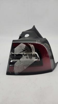 22 TESLA MODEL Y Tail Light Assembly Right OEM E2025