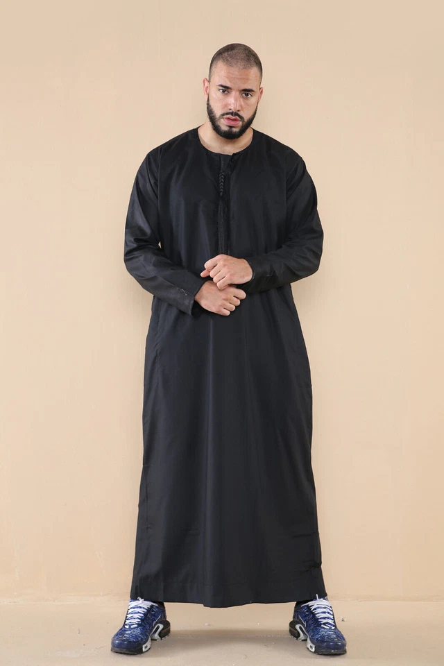 Hombre Negro Thobe Jubba Saudi Islámico Árabe Eid Emirati Caftán Borla Bata - Imagen 4 de 4