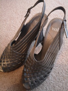 ladies silver shoes size 5