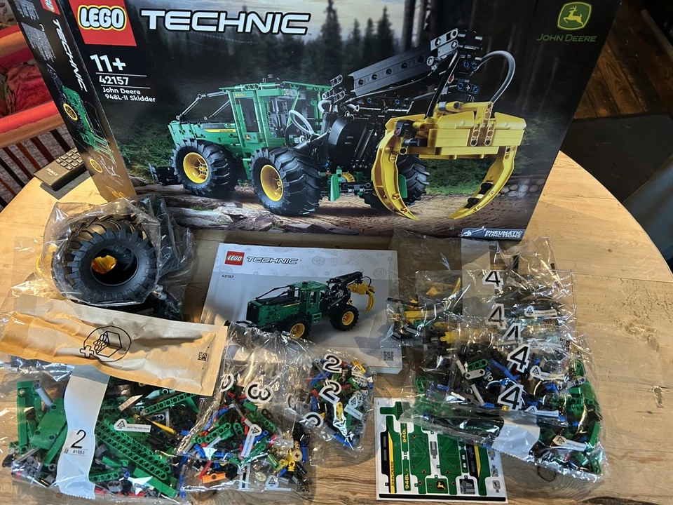 LEGO Technic 42157 John Deere 948L-II Skidder, photo 3 of 5