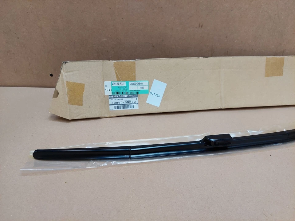 Nissan Leaf ZE0 Front Right Windshield Wiper Blade 10-on 288903NB0D Genuine New - Image 3 of 4