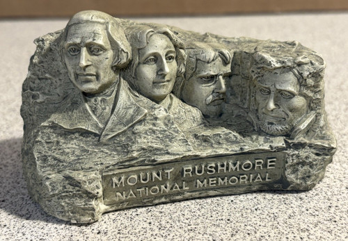 Mount Rushmore National Memorial Souvenir Statue Sculpture Washington Lincoln