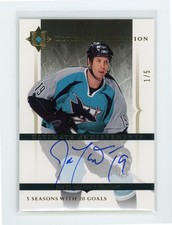 2005-06 ULTIMATE COLLECTION ACHIEVEMENTS AUTO /5 JOE THORNTON 5 SEASONS 20 GOALS