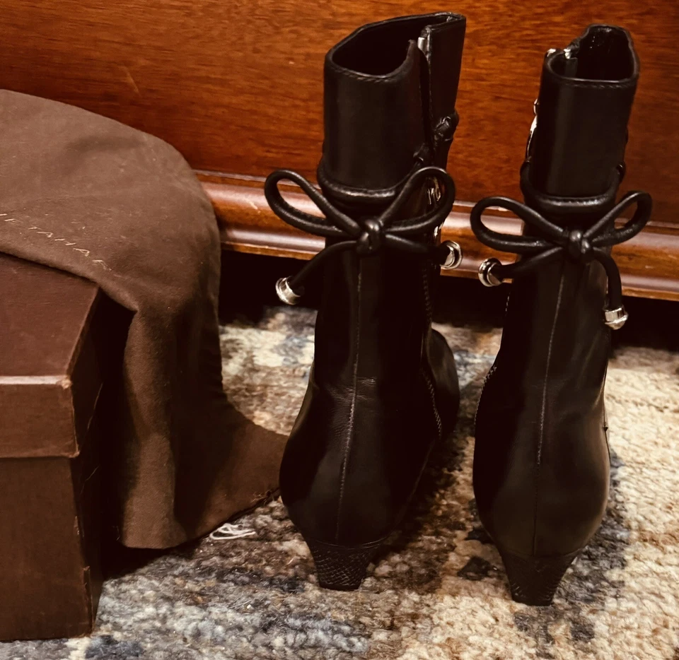 Botines de cuero de Elie Tahari Foto 2 de 4