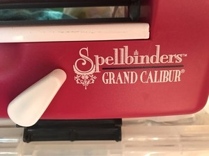 2 CardmakingMachines:SPELLBINDER Grand caliber &CRICUT CRV001 plus 15 Cartridges