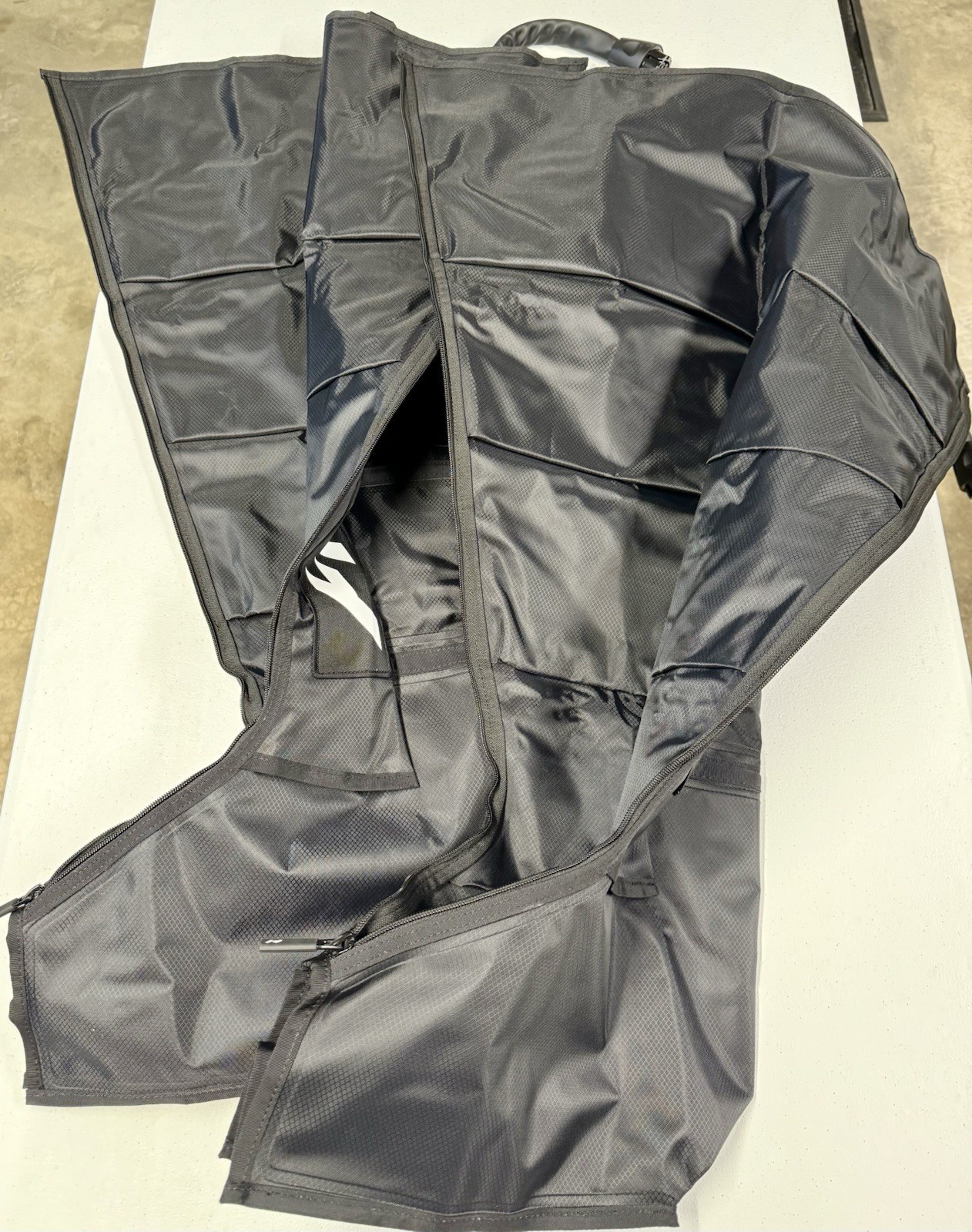 Hyperice Normatec 3 Full Body Bundle Leg Compression, Arm & Hip Attachments, Bag