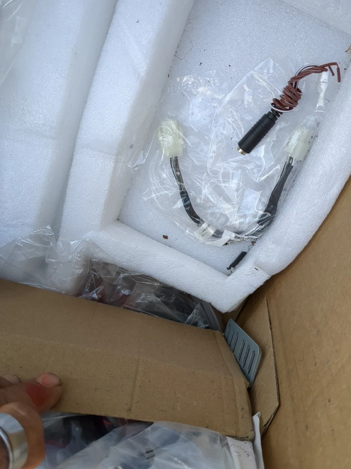 Jensen CAR1000 Media Receiver w/10” Screen & RAZOR RZR1-2500D POWER ACOUSTIC - Image 4 of 4