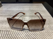 Metal-Frame Sunset-inspired tinted lenses gives a stylish edge For Summer.