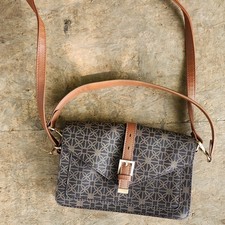 Women s Small Brown/Tan Geometric Crossbody B...