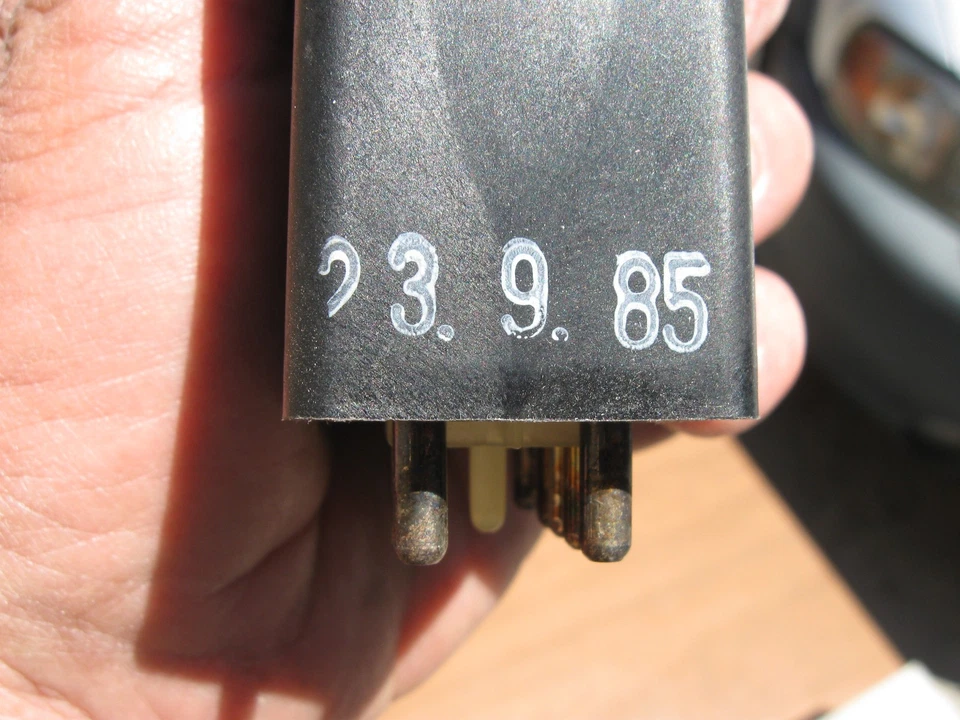 NUEVO Interruptor de velocidad del motor genuino Mercedes Benz EGR 1987 W201 190D 2.5 Turbo Foto 3 de 3