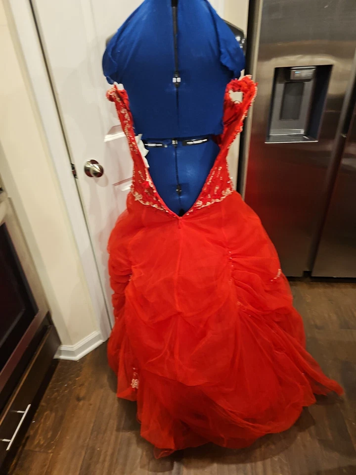 Vestido de novia rojo Allure con cuentas de encaje lentejuelas vestido de baile 8 Foto 3 de 4