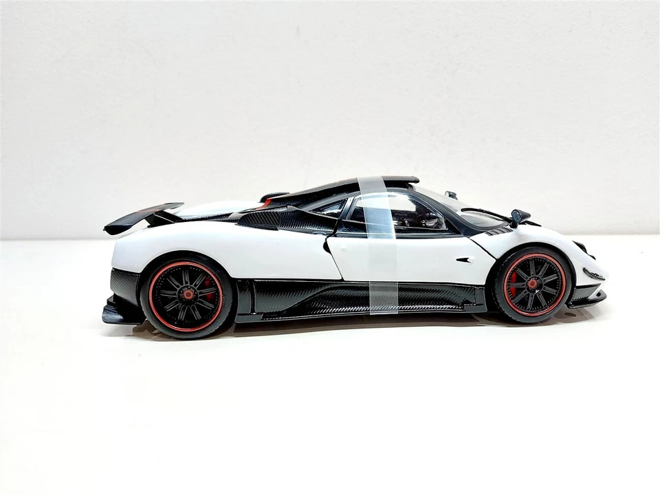 Pagani Zonda Cinque del 2009 - 1/18 MotorMax **DIFETTO VERNICE** - Immagine 4 di 4