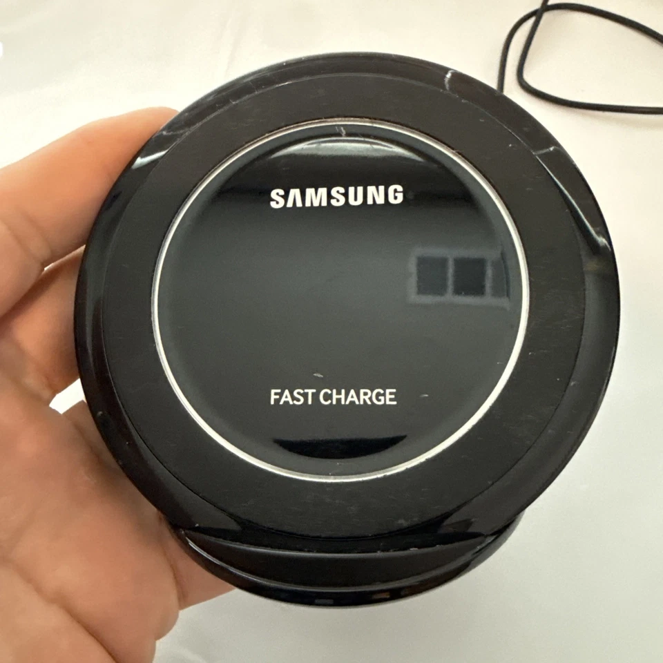 Original Samsung EP-NG930 Fast Charge Wireless Charging Stand - image 2 of 4