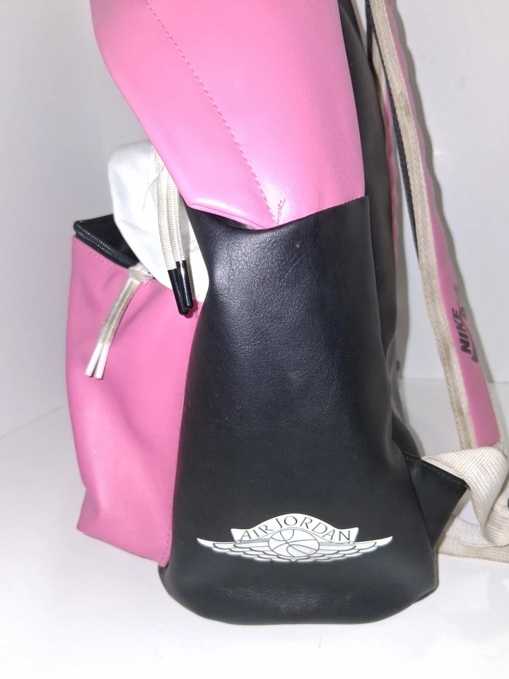 Nike Air Jordan Mujer Mochila Rosa Negro Cuero Logo Cremallera Alrededor Bloque de Color Foto 4 de 4