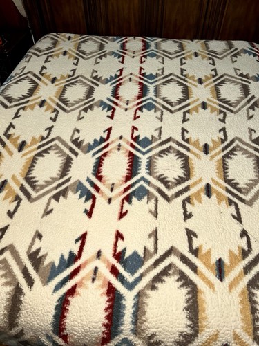 Pendleton White Sands Sherpa Fleece Southwestern Aztec Print Queen Size Blanket