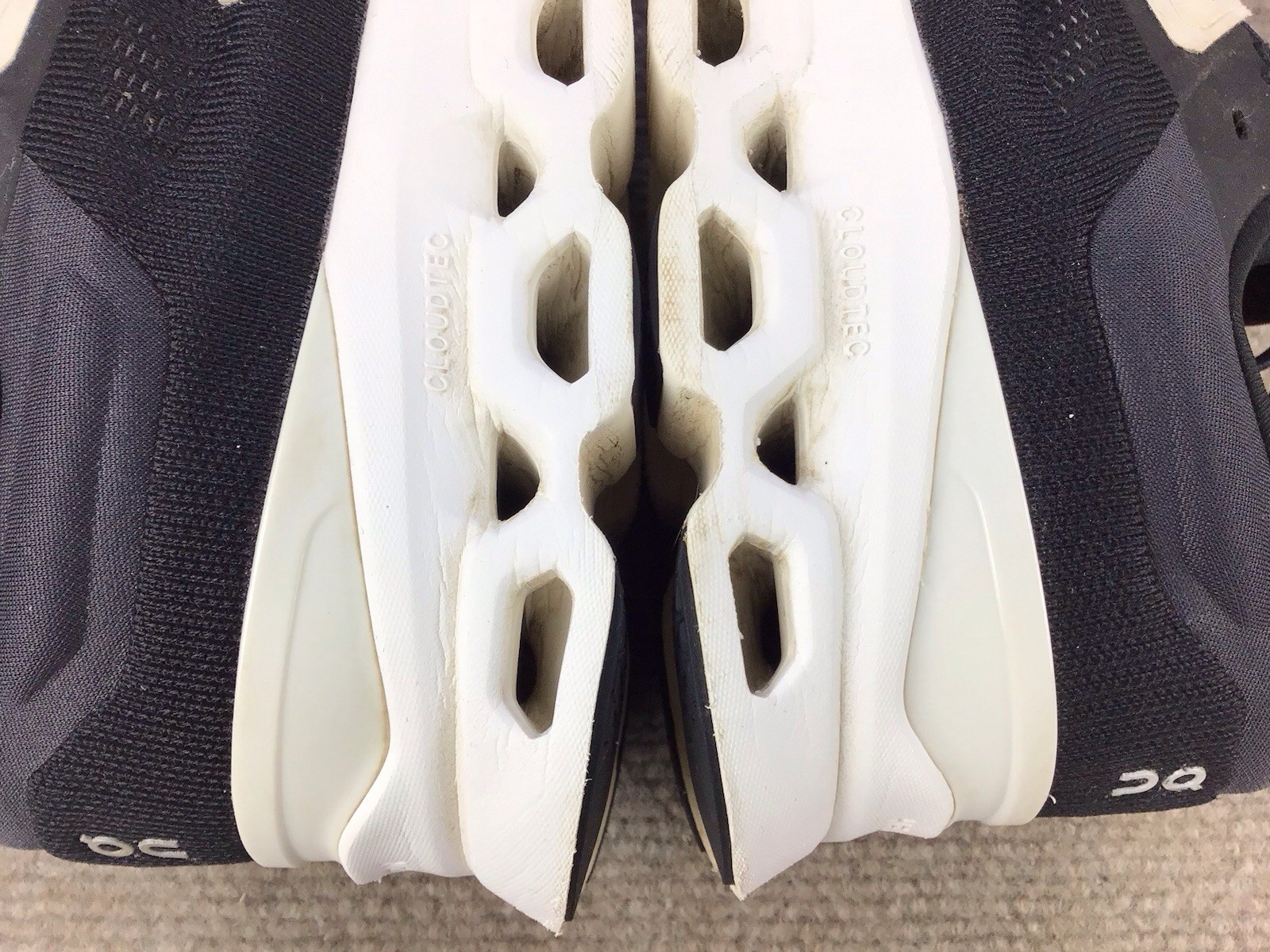 On Cloud Cloudstratus Sneakers Men's Sz US 9.5 Cloudtec Helion Athletic Shoes