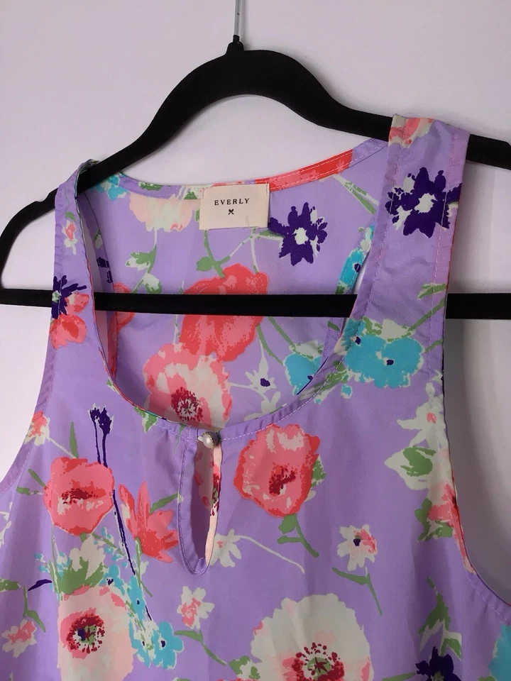 Túnica Regata Everly Anthropologie Roxa Floral Feminina Tamanho Pequeno Estilo T8779 - Imagem 2 de 4