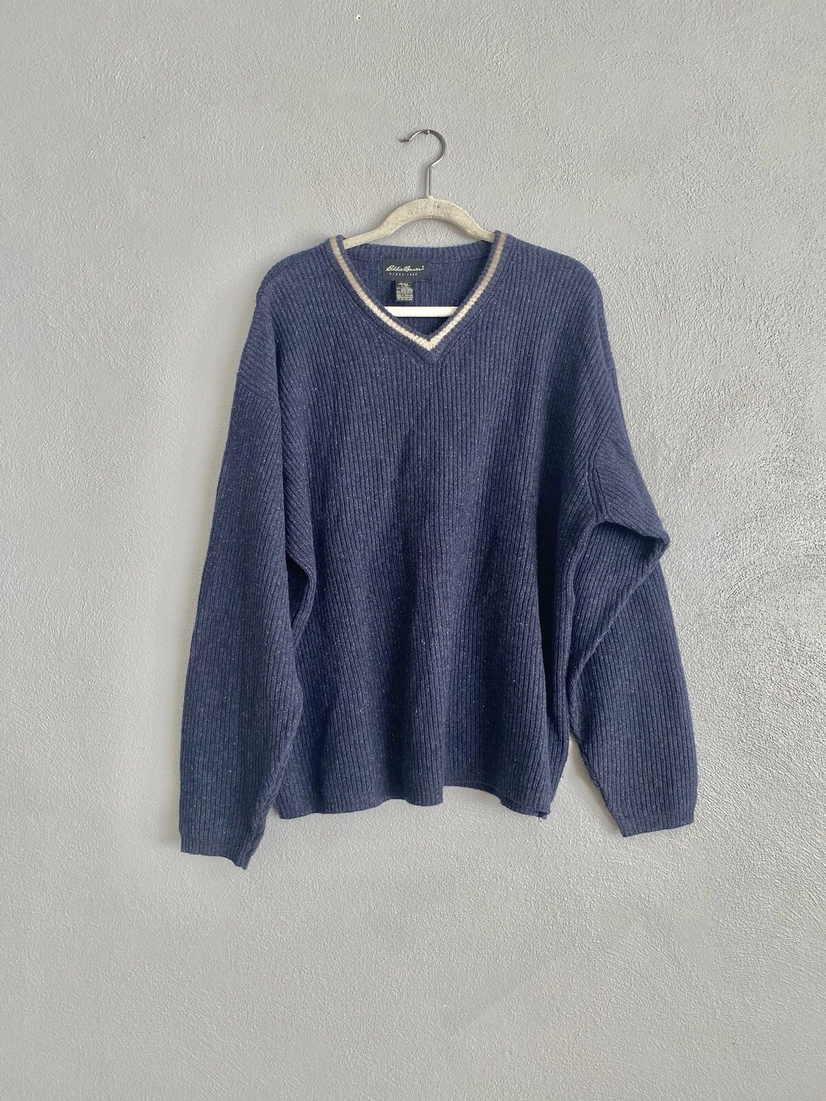 Eddie Bauer Men’s Sweater Size Large Wool V-Neck Navy Blue Soft Warm