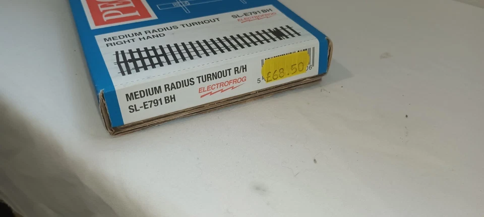 O gauge 7mm PECO Right Point Medium Radius Turnout R/H SL-E791 BH (Electrofrog) - Image 2 of 3