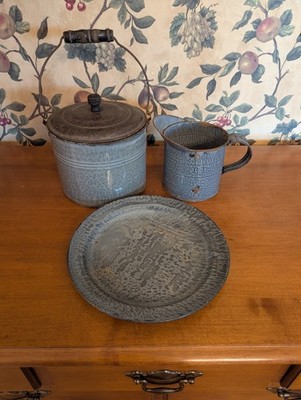 3-VINTAGE GREY GRANITE ENAMELWARE, LUNCH PAIL, MEASURING CUP, PLATE 