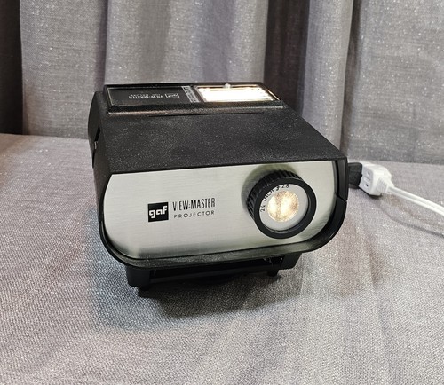 gaf View-Master 100 Deluxe Projector w/ 2 Reel Boxes & Reels Works Great - Picture 5 of 18