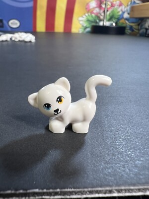 1x Lego New White Cat Friends Standing w/ Bright Blue & Orange Eye Animal RARE