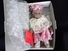 Show Stoppers Collectible Porcelain Doll "Tia" E711A