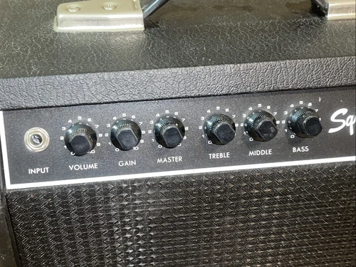 VINTAGE- FENDER MUSICAL INSTRUMENTS-"SQUIER 15" AMP- - Picture 2 of 8