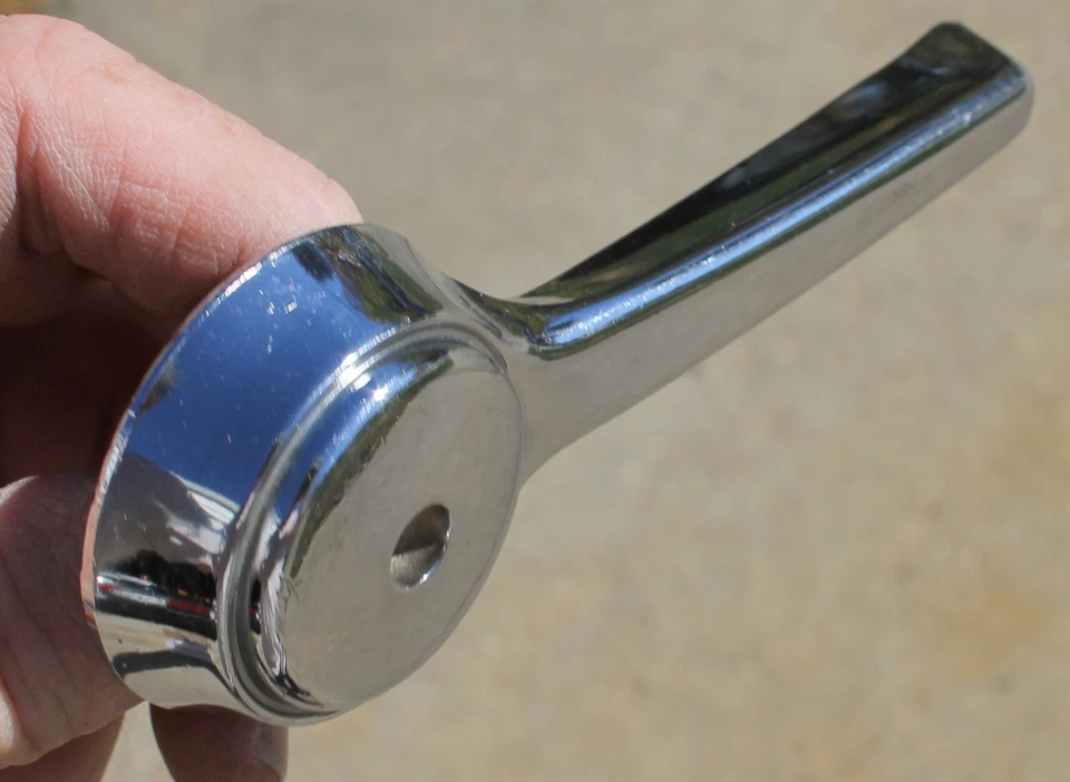 UN CROMO AMC Rambler JAVELIN AMX MANIJAS DE PUERTA ASIENTO PALANCA RECLINABLE OEM 602828 Foto 4 de 4