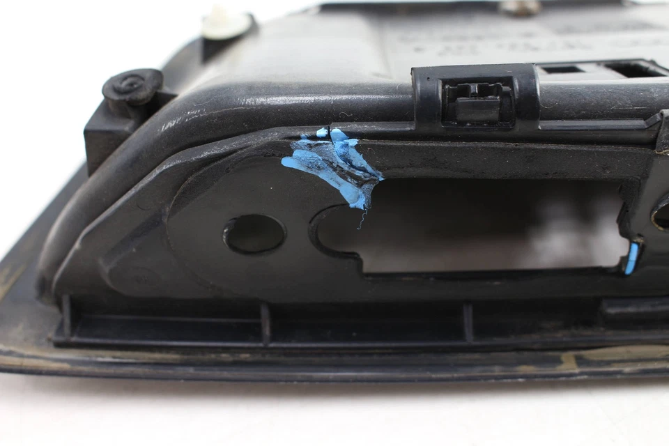 AUDI A8 QUATTRO 2004-2010 - Soporte de montaje de matrícula trasero 4E0853465G Foto 4 de 4