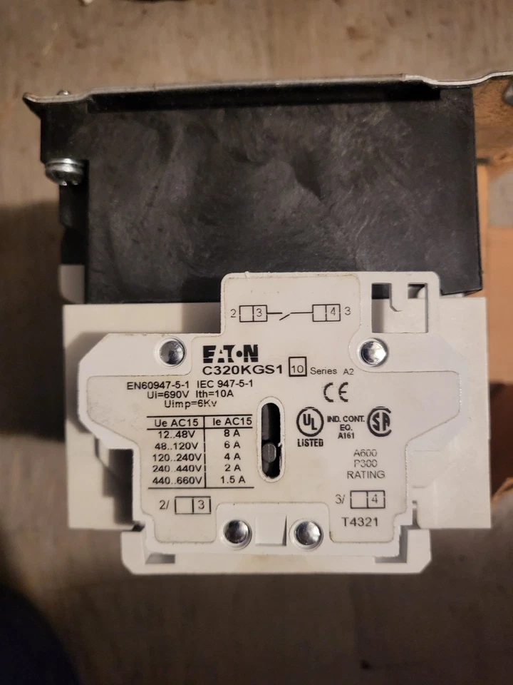 Contactor de iluminación CG35GN3 Eaton bobina de 60 amperios 120vac sujeta eléctricamente Foto 4 de 4