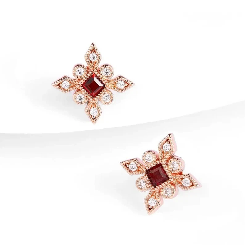 Pendiente pequeño y delicado enchapado en oro rosa de 14 k granate simulado princesa de 2,50 quilates Foto 2 de 4