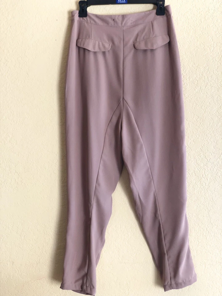 Calça cropped plissada feminina Vertigo sólida de dois bolsos tamanho M US$ 150 - Imagem 3 de 4