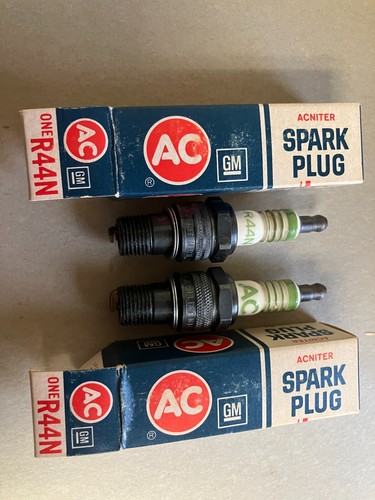 Q8 R44N ACniter Spark Plugs Green Ring 3/4" reach 3/8" threaded NOS 5612321 - Picture 11 of 13