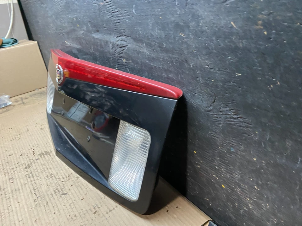 2003-2007 Cadillac CTS Trunk Panel Lid Backup License Plate 3rd Light V2530 DG - Image 2 of 4