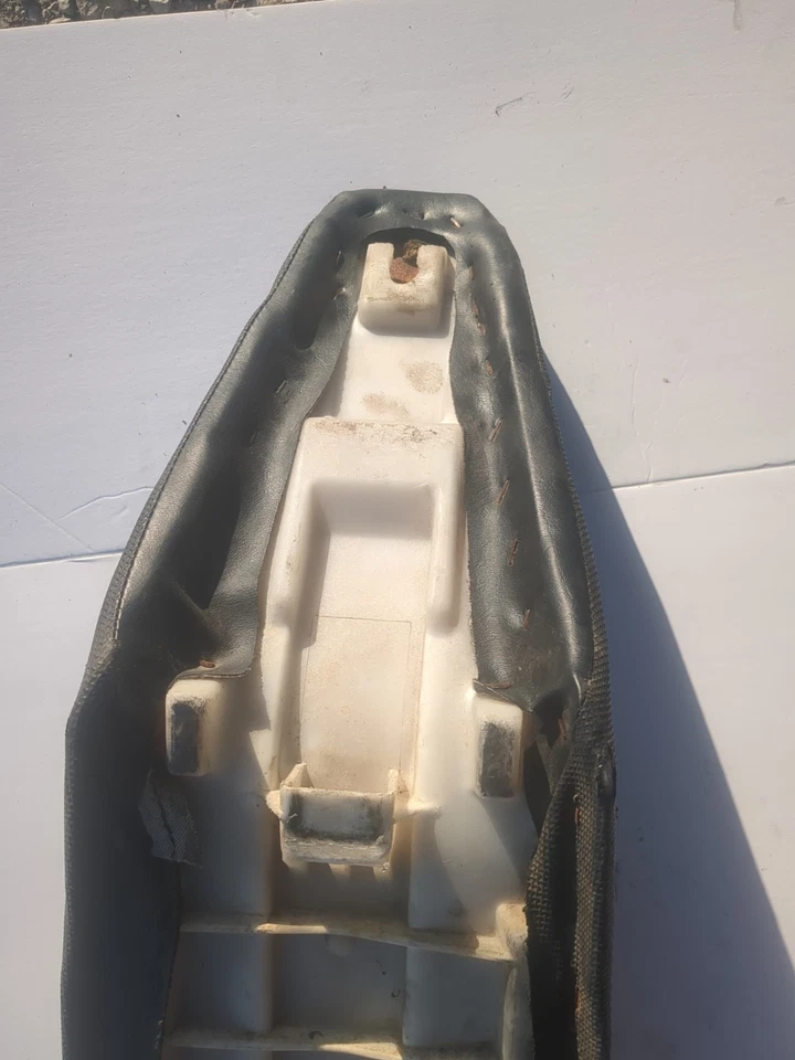 Suzuki RM125 RM 125 1996-2000 asiento espuma bandeja montaje cubierta Foto 4 de 4